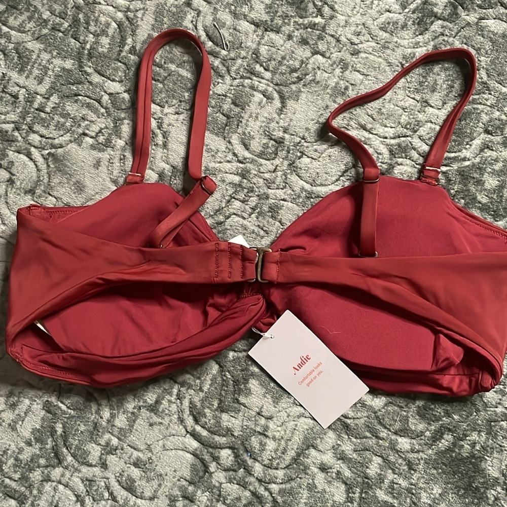 Andie The Capri Swim Top - Picture 3 of 3
